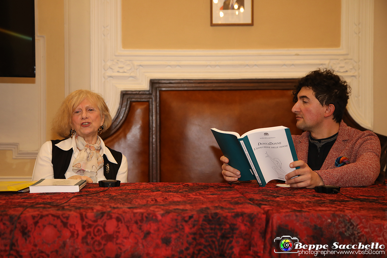 VBS_5712 - Presentazione libro 'DonnaDonne. L'evoluzione delle donne' di Maria Rita Mottola.jpg